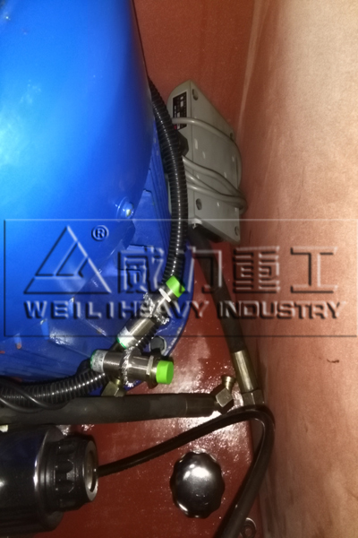 樹脂井蓋成型四柱液壓機細節(jié)圖