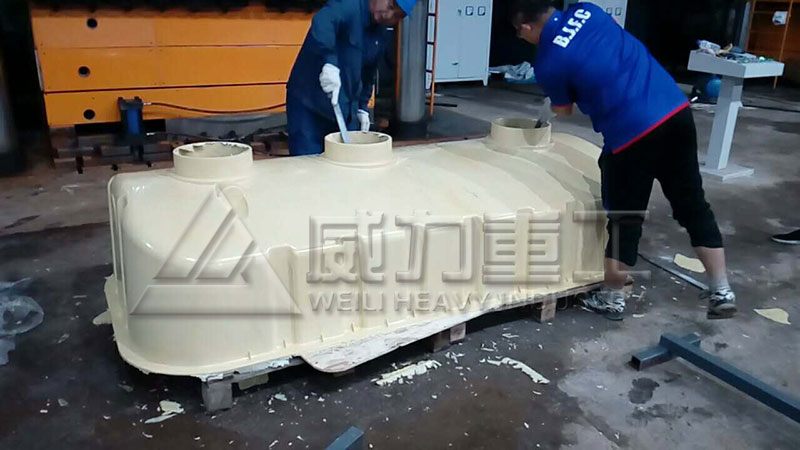 化糞池液壓機客戶加工現場