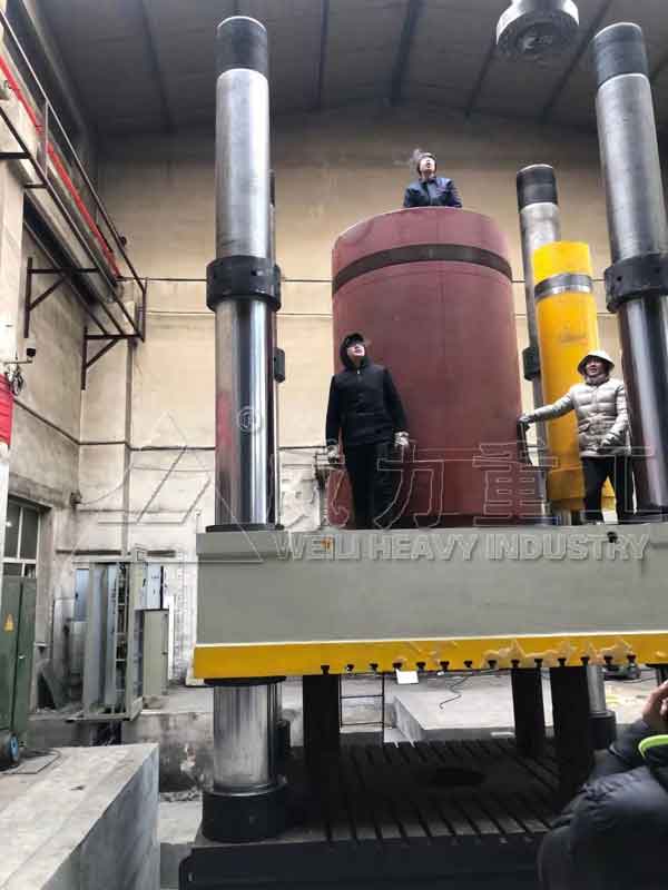 3000噸液壓機加工裝配現場