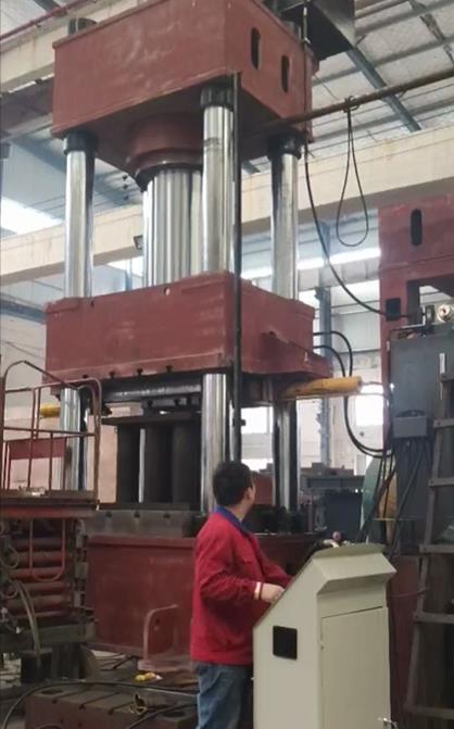 1500噸四柱液壓機(jī)